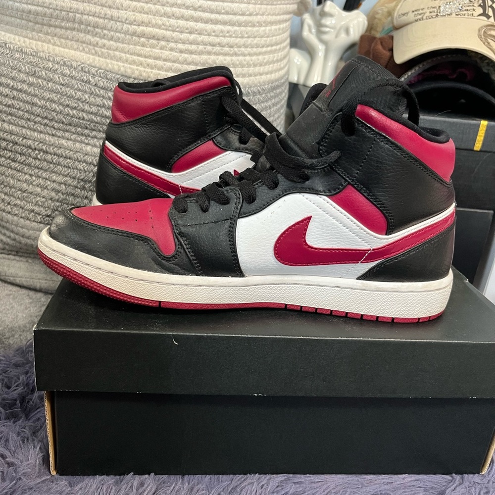 Nike Jordan 1s
